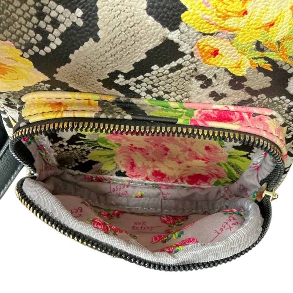 Betsey Johnson - EC - Puppy Face Yellow and Pink Floral Backpack - Picture 6 of 7